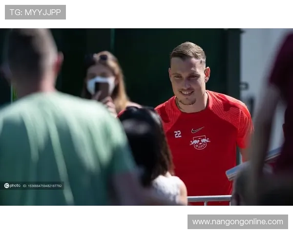 RB莱比锡正式宣布签约新援全能中场并准备迎接新赛季挑战